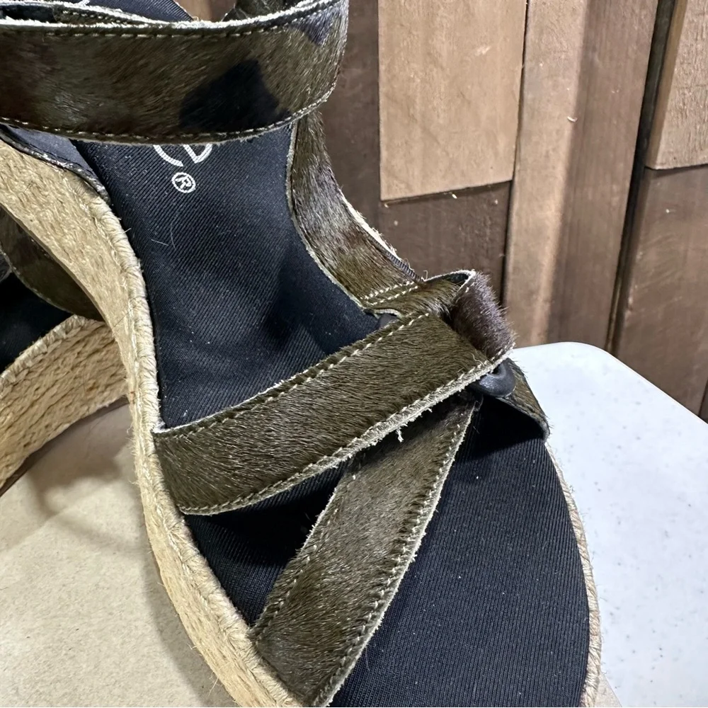 Nicole camouflage strap closure Platform Sandals SIZE 8 brown green tan NEW